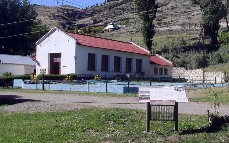 Centro de Ecología Aplicada del Neuquén. Centro de Ecología Aplicada del Neuquén.