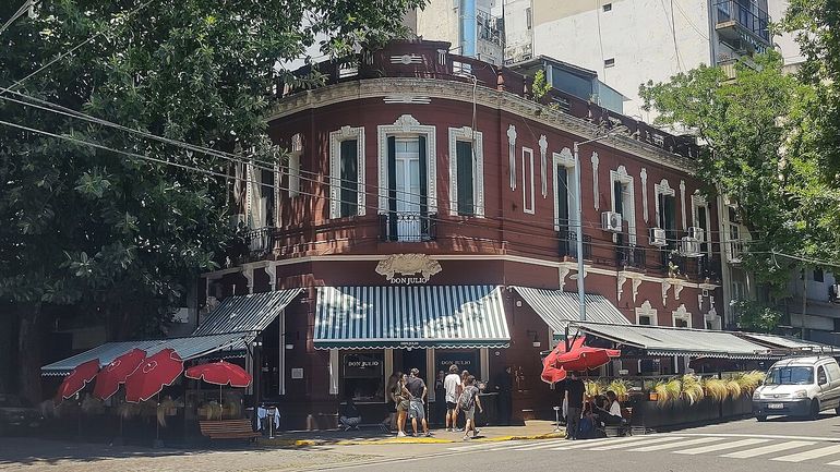 El mejor restaurante de la Argentina, según la lista 50 Best 2025, es Don Julio, que además quedó posicionado en la tercera ubicación entre los 50 mejores de Latinoamérica. El mejor restaurante de la Argentina, según la lista 50 Best 2025, es Don Julio, que además quedó posicionado en la tercera ubicación entre los 50 mejores de Latinoamérica.