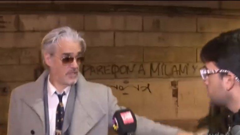 Video: Roberto Pettinato, a los empujones con un cronista
