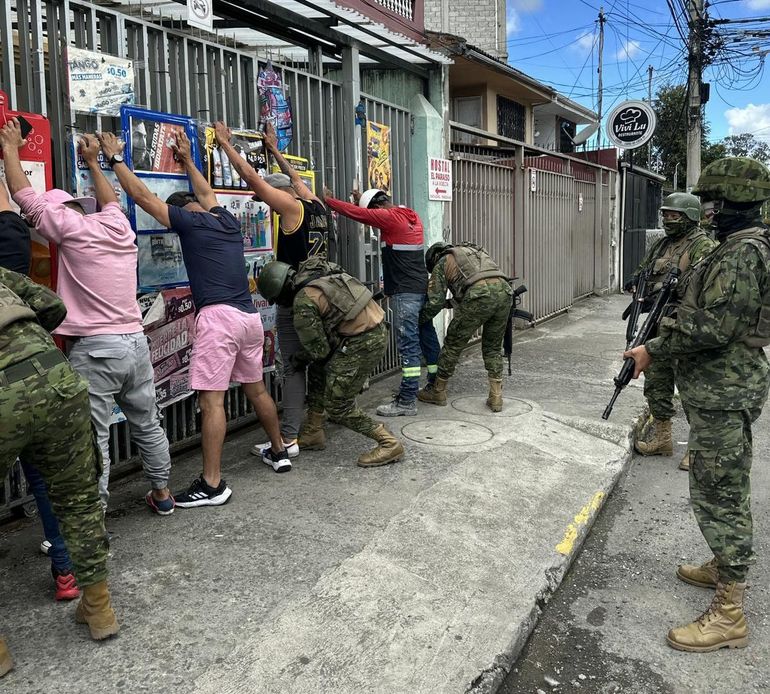 El gobierno de Daniel Noboa puso al Ejército en las calles. El gobierno de Daniel Noboa puso al Ejército en las calles.