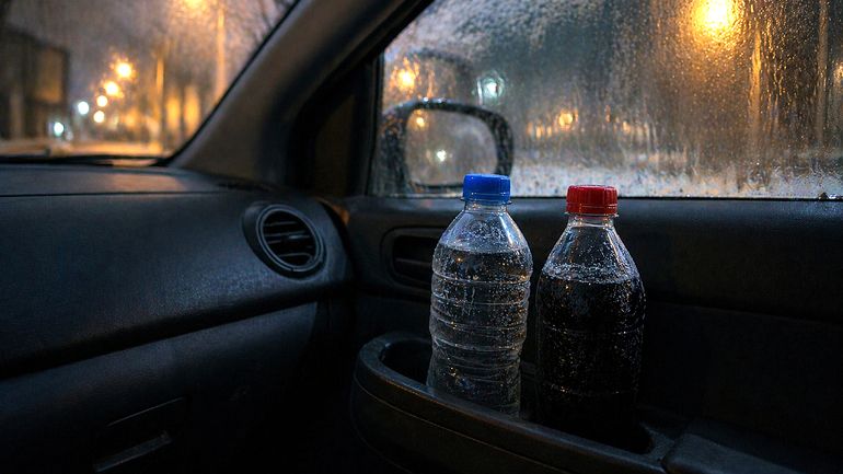 El agua sin gas no genera problemas si la dejamos en el auto con bajas temperaturas, pero si es gasificada, sí. El agua sin gas no genera problemas si la dejamos en el auto con bajas temperaturas, pero si es gasificada, sí.