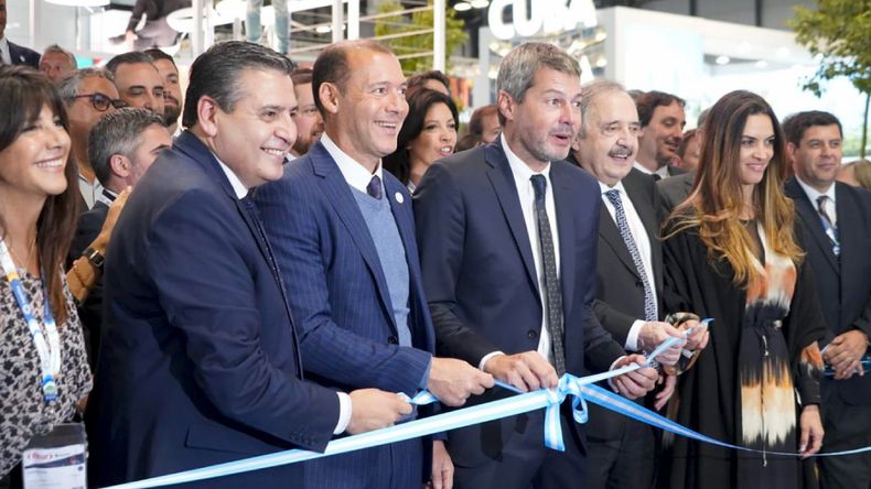 Gutiérrez participó en la inauguración del stand de Argentina en Fitur