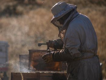 Nos dimos cuenta de todo lo que produce la abeja, cuenta.