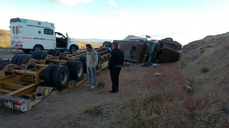 El camión y el generador eléctrico terminaron destruidos.&nbsp;