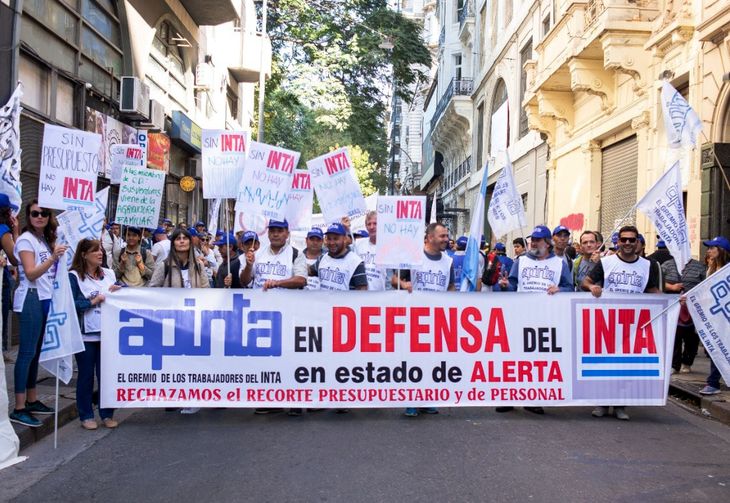 El Gobierno avanza con el ajuste del Estado y pone en marcha un nuevo plan para reducir personal dentro del INTA. El Gobierno avanza con el ajuste del Estado y pone en marcha un nuevo plan para reducir personal dentro del INTA.