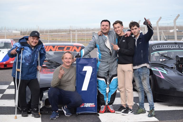 Sergio Peralta logró su tercera victoria consecutiva en el ahora renombrado TC Pista. (Gentileza: Martin Signorile). Sergio Peralta logró su tercera victoria consecutiva en el ahora renombrado TC Pista. (Gentileza: Martin Signorile).