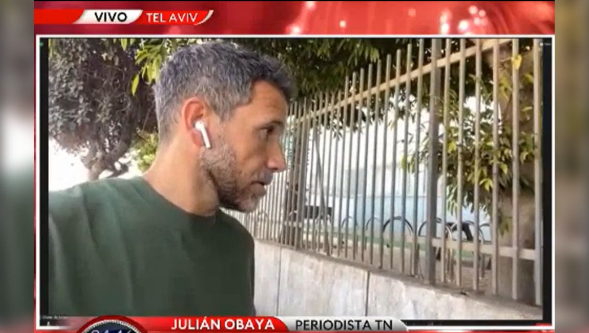 En pleno móvil, el periodista Obaya fue interrogado por las fuerzas de seguridad. Foto: captura de video TN.