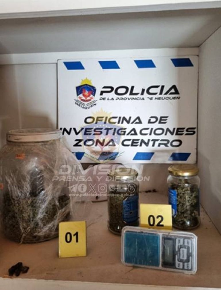 En los allanamientos encabezados por la Comisaría Tercera también se incautó marihuana. En los allanamientos encabezados por la Comisaría Tercera también se incautó marihuana.