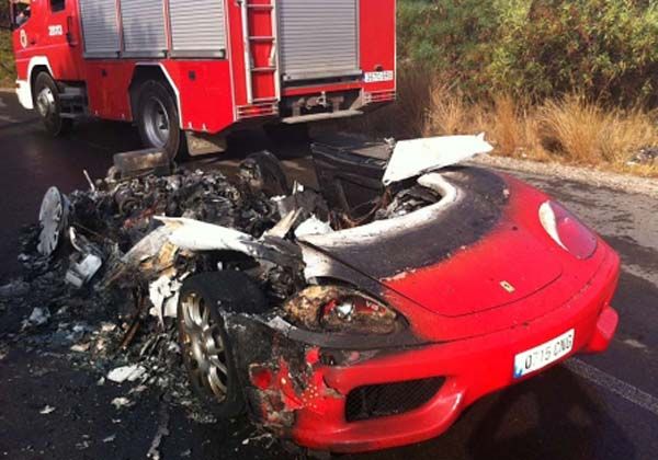 Ahora a Banega se le quemó la Ferrari