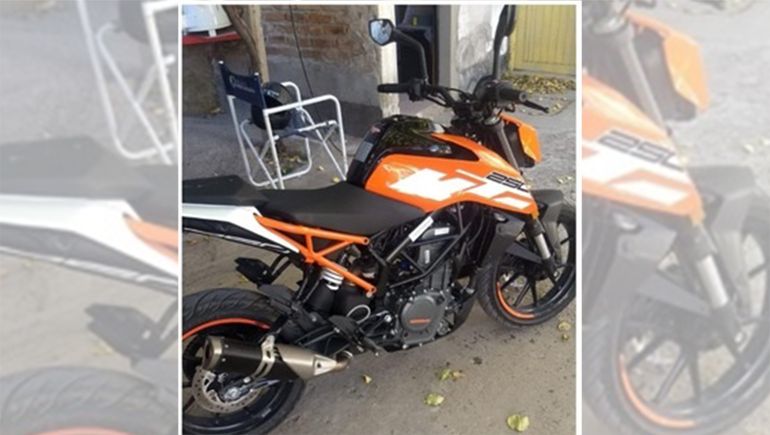 Le robaron la moto y pide ayuda para recuperarla
