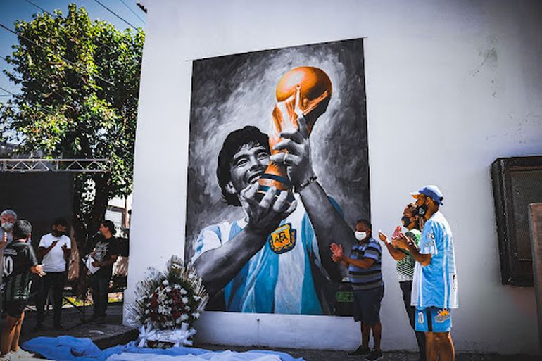 El mural de Diego Maradona, tras su muerte.