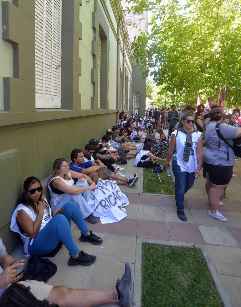 Segundo día de paro docente: tras la marcha, Gobierno y  ATEN discuten una nueva propuesta