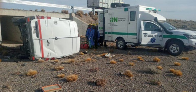 Tres neuquinos heridos en un vuelco en la línea sur de Río Negro