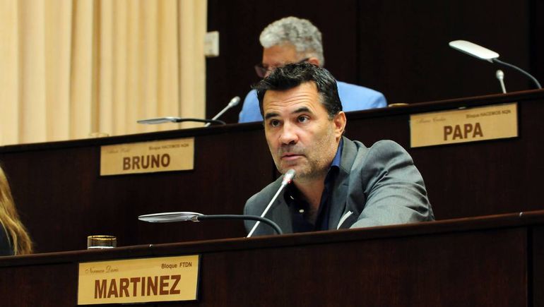 La gastada de Darío Martínez a los hinchas de River en la Legislatura: No entró toda y lloran