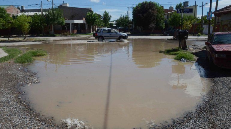 Por las intensas lluvias, ya hay 4 evacuados y suspenden las clases en algunas escuelas