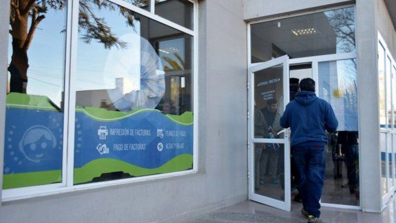 Polémica: aumentaron las tasas y los sueldos de los funcionarios