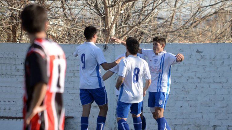 Al Barrio zapalino le alcanzó con las formativas para quedarse en Primera.