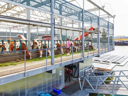 La idea de la granja flotante es reducir la distancia entre los productos y el consumidor. La idea de la granja flotante es reducir la distancia entre los productos y el consumidor.