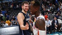 Schroder saluda a Doncic, dos que se han enfrentado mucho en los últimos años. Ahora lo harán con otras camisetas. 