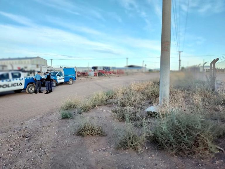 La Policía fue a notificar a los alumnos de la EPET 23 por la ocupación en Añelo.