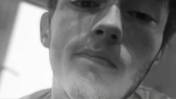 El accidente que conmueve a Inglaterra ocurrió cuando el adolescente se bajó de una ambulancia que lo llevaba al hospital y lo atropelló un auto. El accidente que conmueve a Inglaterra ocurrió cuando el adolescente se bajó de una ambulancia que lo llevaba al hospital y lo atropelló un auto.