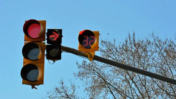 Ponen en marcha dos semáforos en arterias importantes de la ciudad