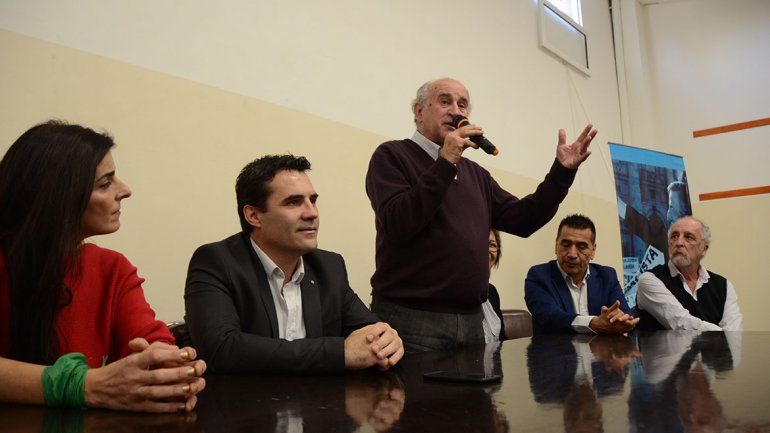 El PJ cerró filas: Parrilli y Martínez encabezan las listas