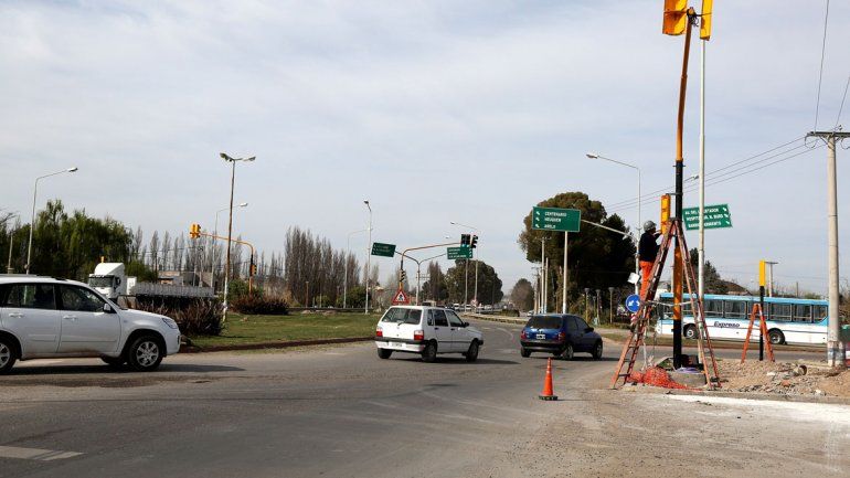 Con los nuevos semáforos de la tercera rotonda pretenden agilizar el tránsito