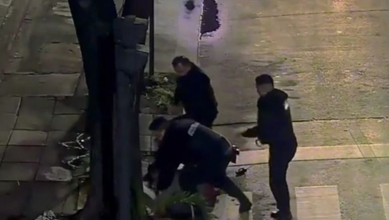 Denunció un robo y murió reducido por la Policía: el registro esclarecedor de las cámaras de seguridad