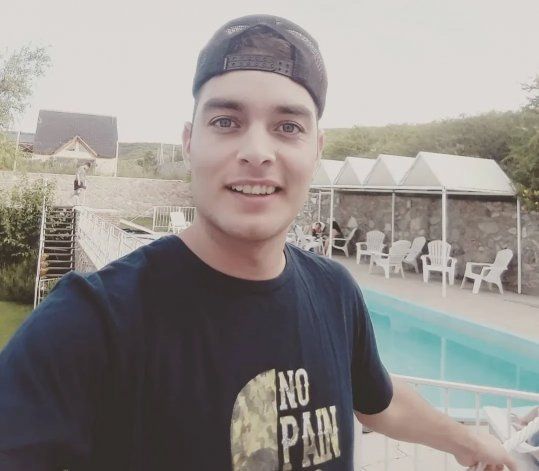 La alegría del primo del joven transplantado.