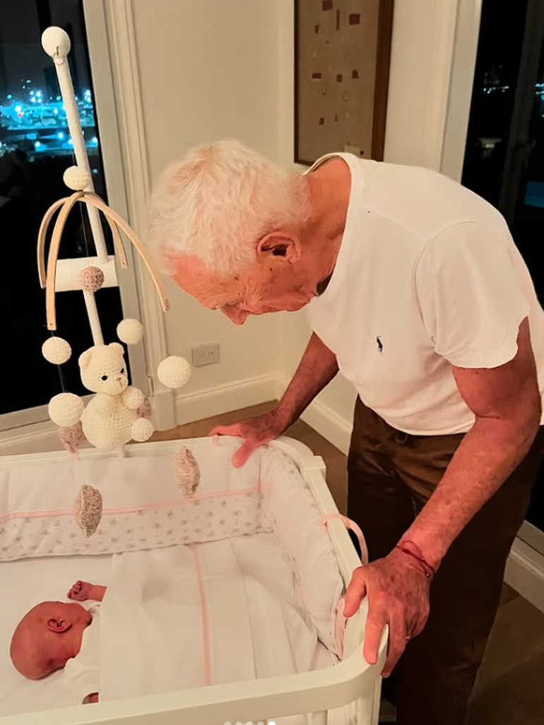 Foto compartida por Elina Constantini en sus redes sociales, a una semana del nacimiento de su hija junto a Eduardo Constantini. Foto compartida por Elina Constantini en sus redes sociales, a una semana del nacimiento de su hija junto a Eduardo Constantini.