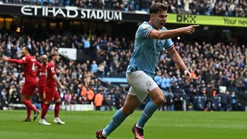 Julían Álvarez anotó el primer gol para el Manchester City. Julían Álvarez anotó el primer gol para el Manchester City.