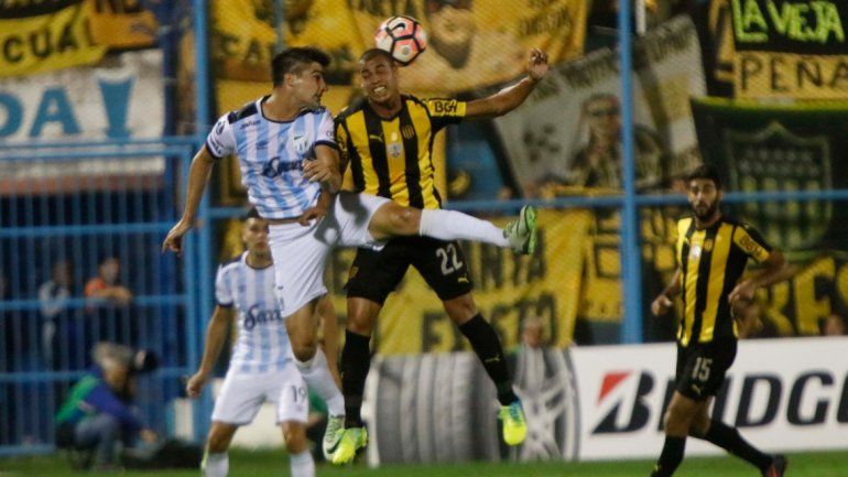 Atlético Tucumán le ganó en su estadio esta noche a Peñarol de Montevideo