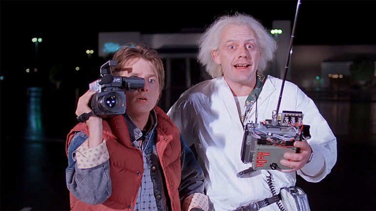 Marty McFly (Michael Fox) y el Doc (Christopher Lloyd).