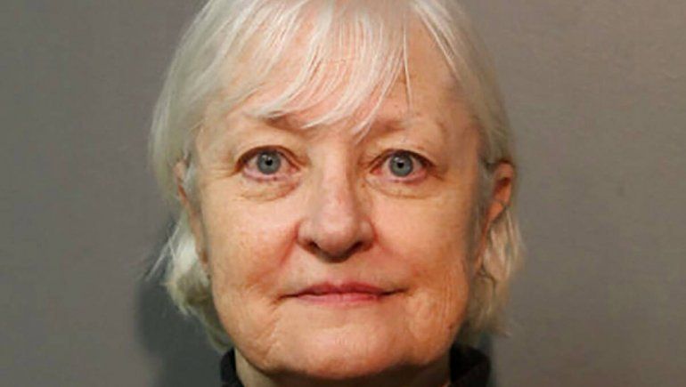 Marilyn Hartman de 69 años fue arrestada por haber burlado la seguridad de los aeropuertos y ahora podría enfrentar una pena de la Justica de Estados Unidos al ser considerada una polizona serial.