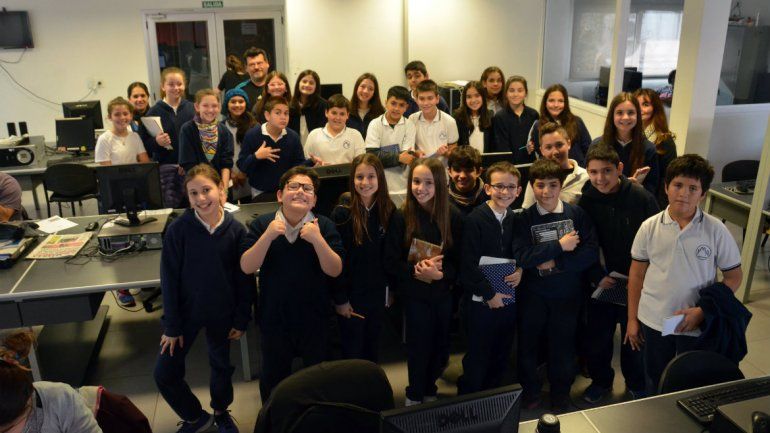 El sexto B del María Auxiliadora invadió de preguntas la redacción