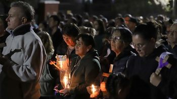 Multitudinario via crucis de Semana Santa en Neuquén. Multitudinario via crucis de Semana Santa en Neuquén.