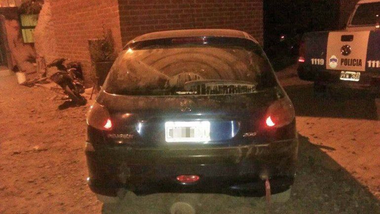 El Peugeot 206 fue secuestrado en calles Racedo y Nahuel.