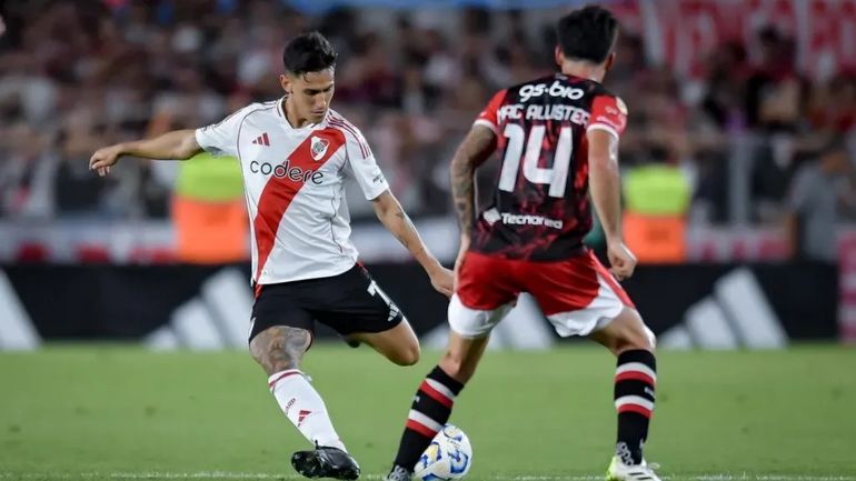 Marcelo Gallardo celebra la vuelta de Matías Rojas Marcelo Gallardo celebra la vuelta de Matías Rojas
