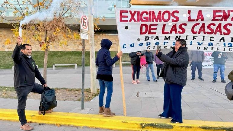 La protesta en Ciudad Judicial de los damnificados de la Cooperativa 127 Hectáreas. La protesta en Ciudad Judicial de los damnificados de la Cooperativa 127 Hectáreas.