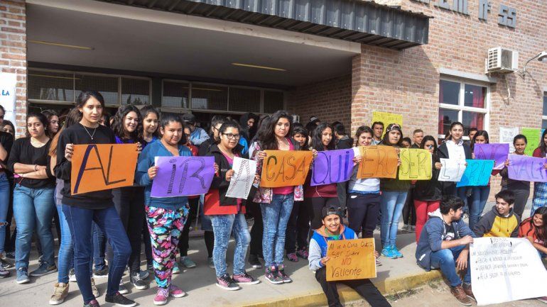 Tras el intento de rapto de una alumna, reclaman por mayor seguridad en Plottier