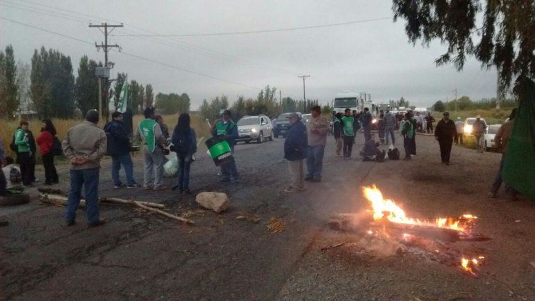 Municipales de San Patricio del Chañar levantaron el corte en la Ruta 7