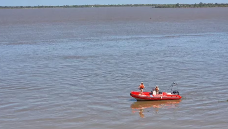 El joven se metió a nadar en el río y desapareció ante la mirada de sus amigos.