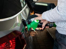 Hay una brecha de precio importante entre la nafta súper y premium. Foto: Freepik Hay una brecha de precio importante entre la nafta súper y premium. Foto: Freepik