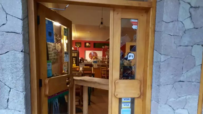 Así quedó el comercio tras un robo en San Martín.