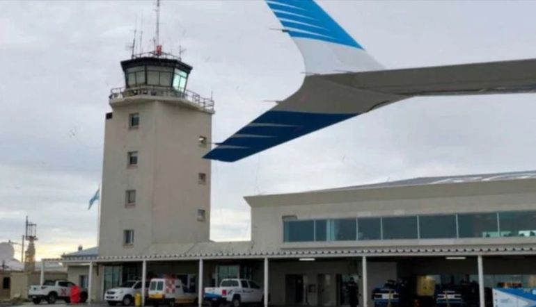 Las sospechas contra la condenada crecieron cuando una pasajera que llegó a Río Grande no quiso bajar del avión: dijo que la habían amenazado con matar a sus hijas si no viajaba. Las sospechas contra la condenada crecieron cuando una pasajera que llegó a Río Grande no quiso bajar del avión: dijo que la habían amenazado con matar a sus hijas si no viajaba. 