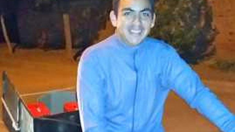 Con su aguinaldo compró y repartió cajas para Navidad