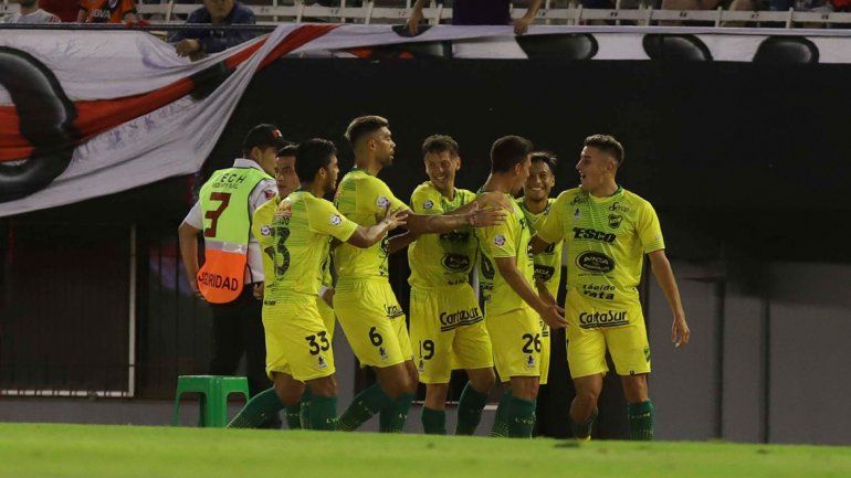 Defensa sorprendió al campeón de América en la vuelta de la Superliga