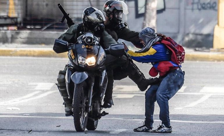 La represión crece con fuerza en Venezuela. La represión crece con fuerza en Venezuela.