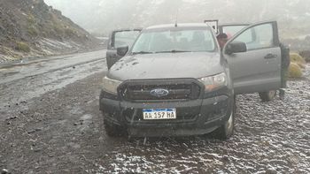 Milagro: iban a un cumpleaños en Caviahue y un desprendimiento de rocas golpeó la camioneta